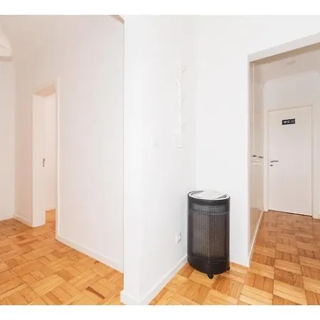 Houze_4 Flat In Apartment *